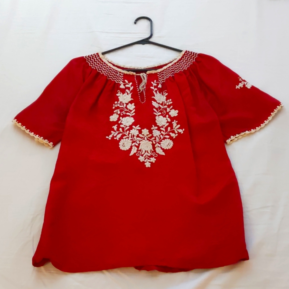 Vintage red and off white floral blouse, size S/M